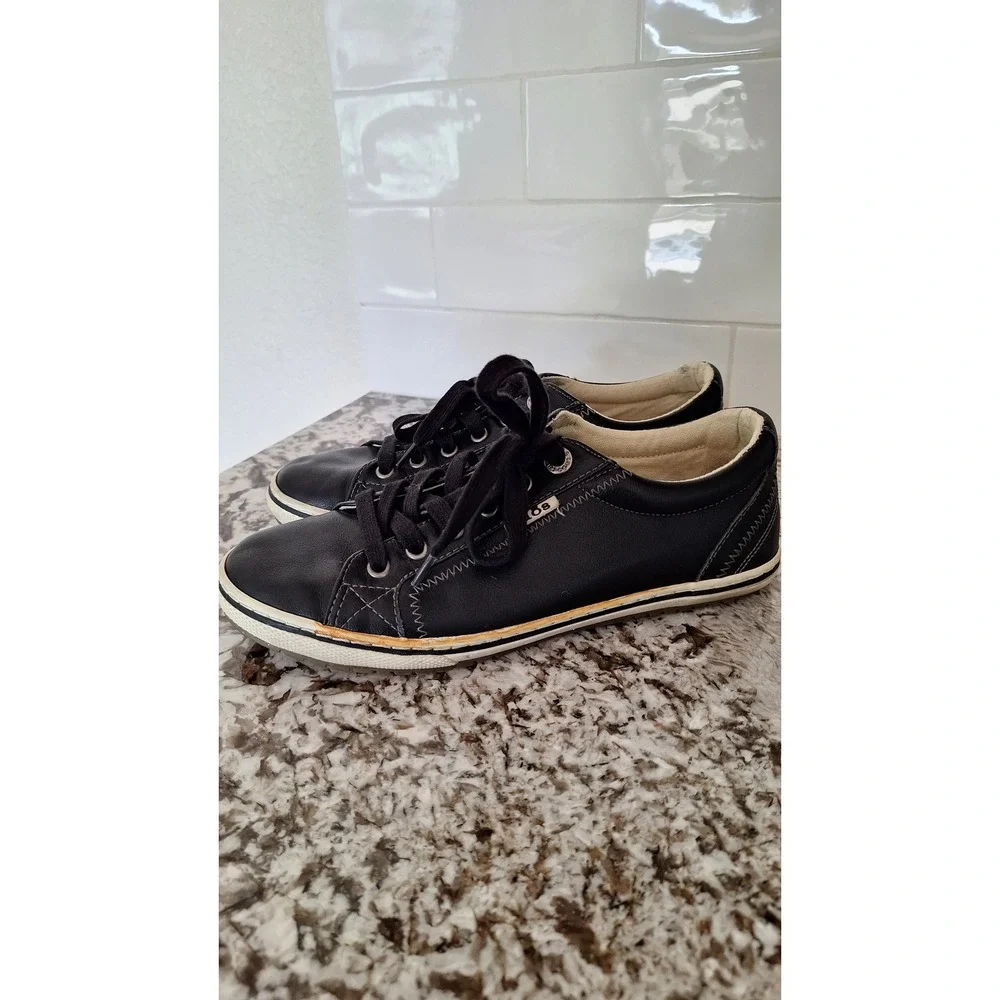 Taos Footwear brand taos